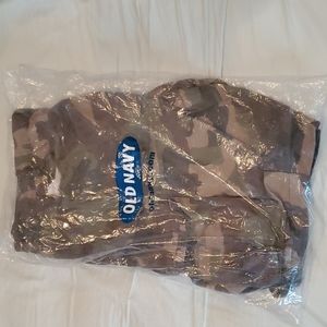 Old Navy Camo cargo shorts size 42